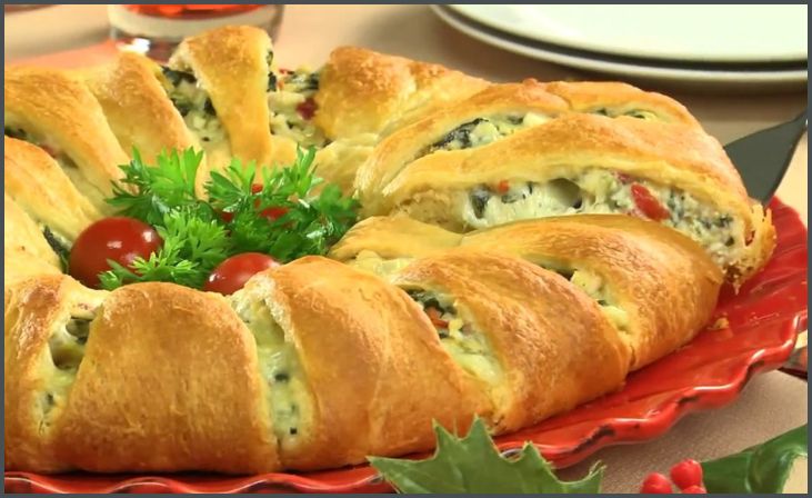 Cheesy Spinach and Artichoke Crescent Ring